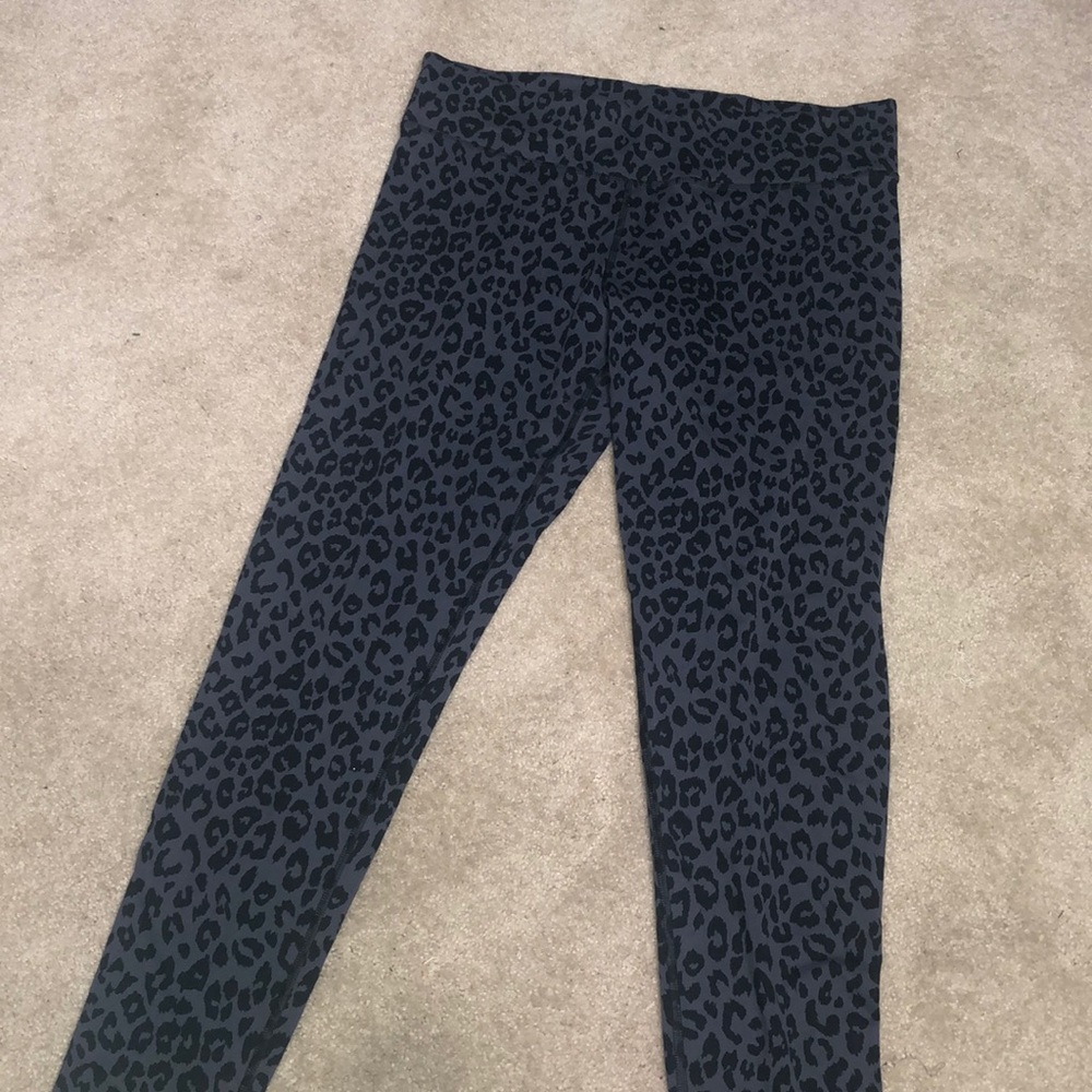PINK YOGA LEOPARD PRINT LEGGINGS SIZE LARGE
